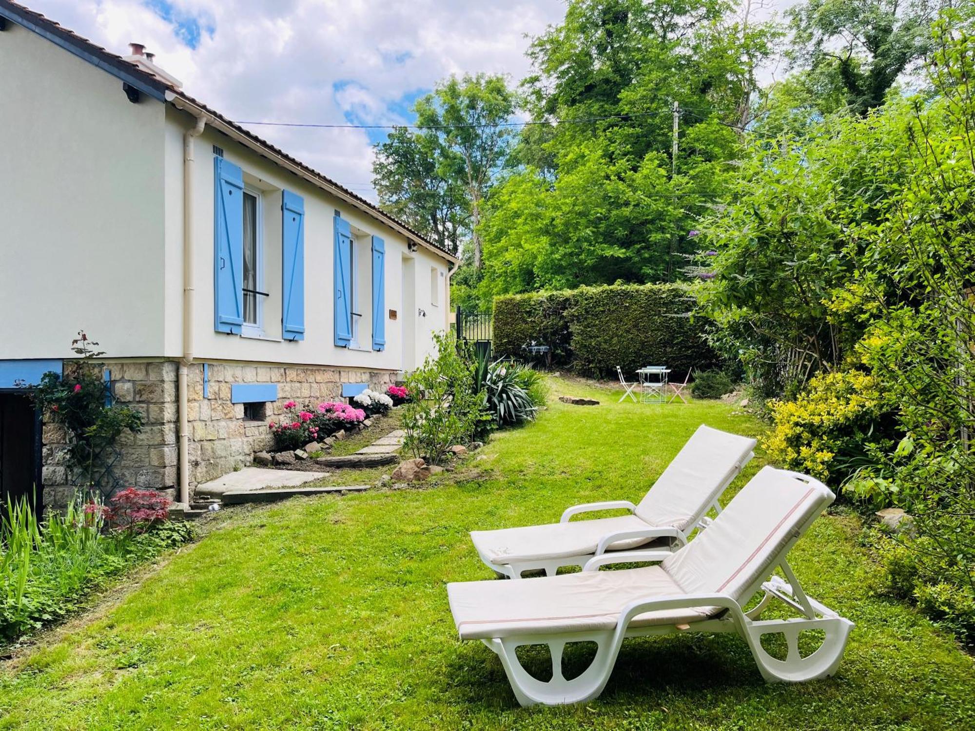 Les Volets Bleus Villa Parmain Exterior foto