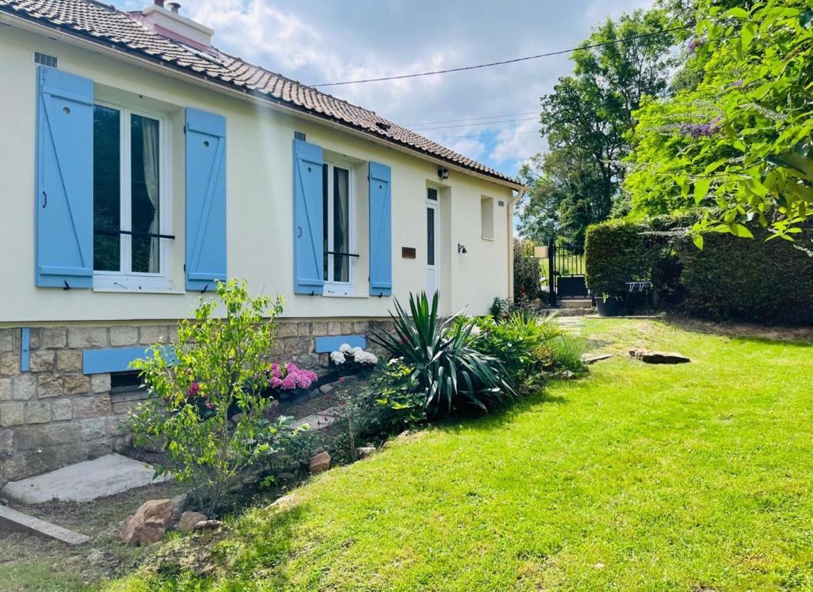 Les Volets Bleus Villa Parmain Exterior foto